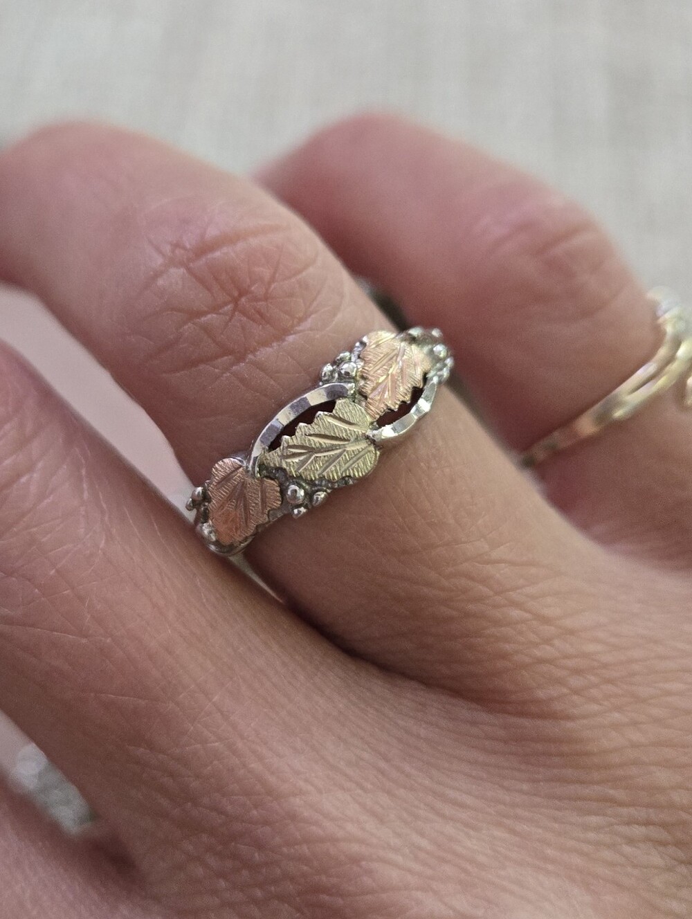 Black Hills Gold Sterling 12k Gold Leaf Ring - Picture 2 of 9